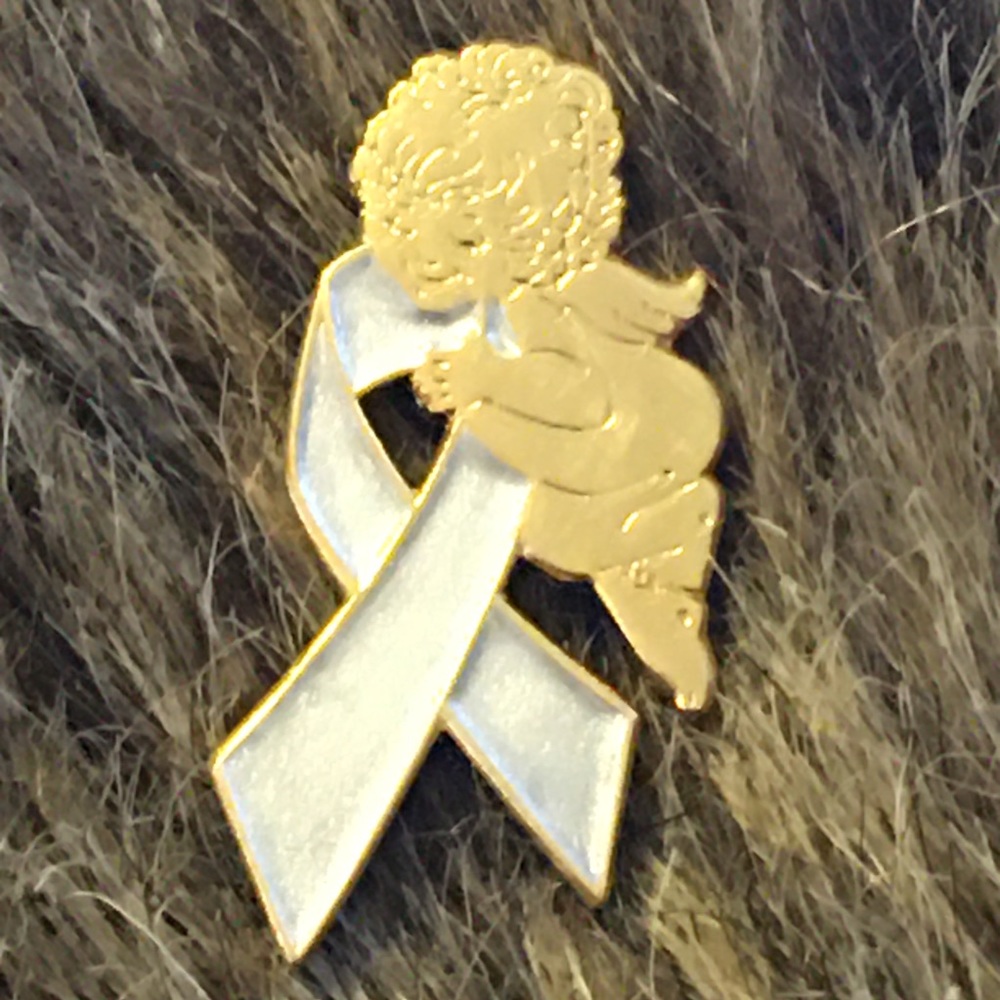 Gold tone angel with light blue ribbon tie tac pin